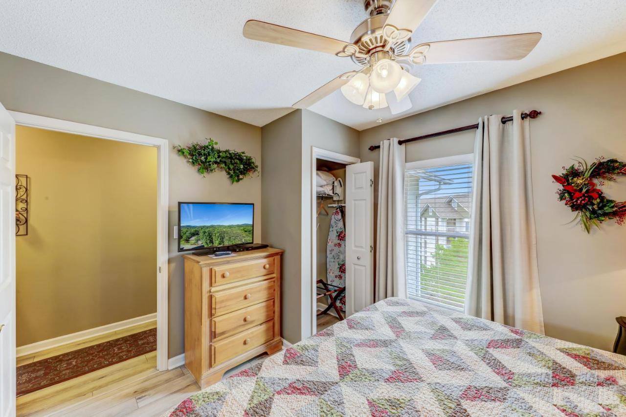 Appartamento Smoky Mtn Escape Whispering Pines 351 Pigeon Forge Esterno foto